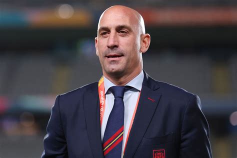 Luis Rubiales resigns as Spanish soccer president following。